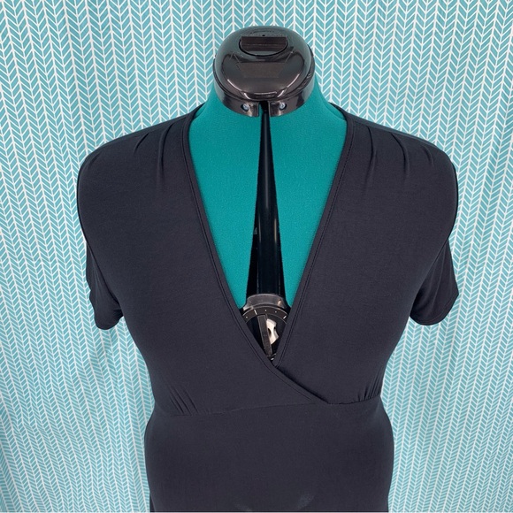 Magic Fit Black Short Sleeve Empire Waist V-Neck Fit and Flare Dress, Medium - Picture 4 of 16